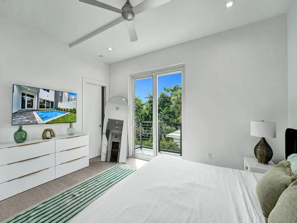 New 2023 Luxe Modern Home with Pool #31