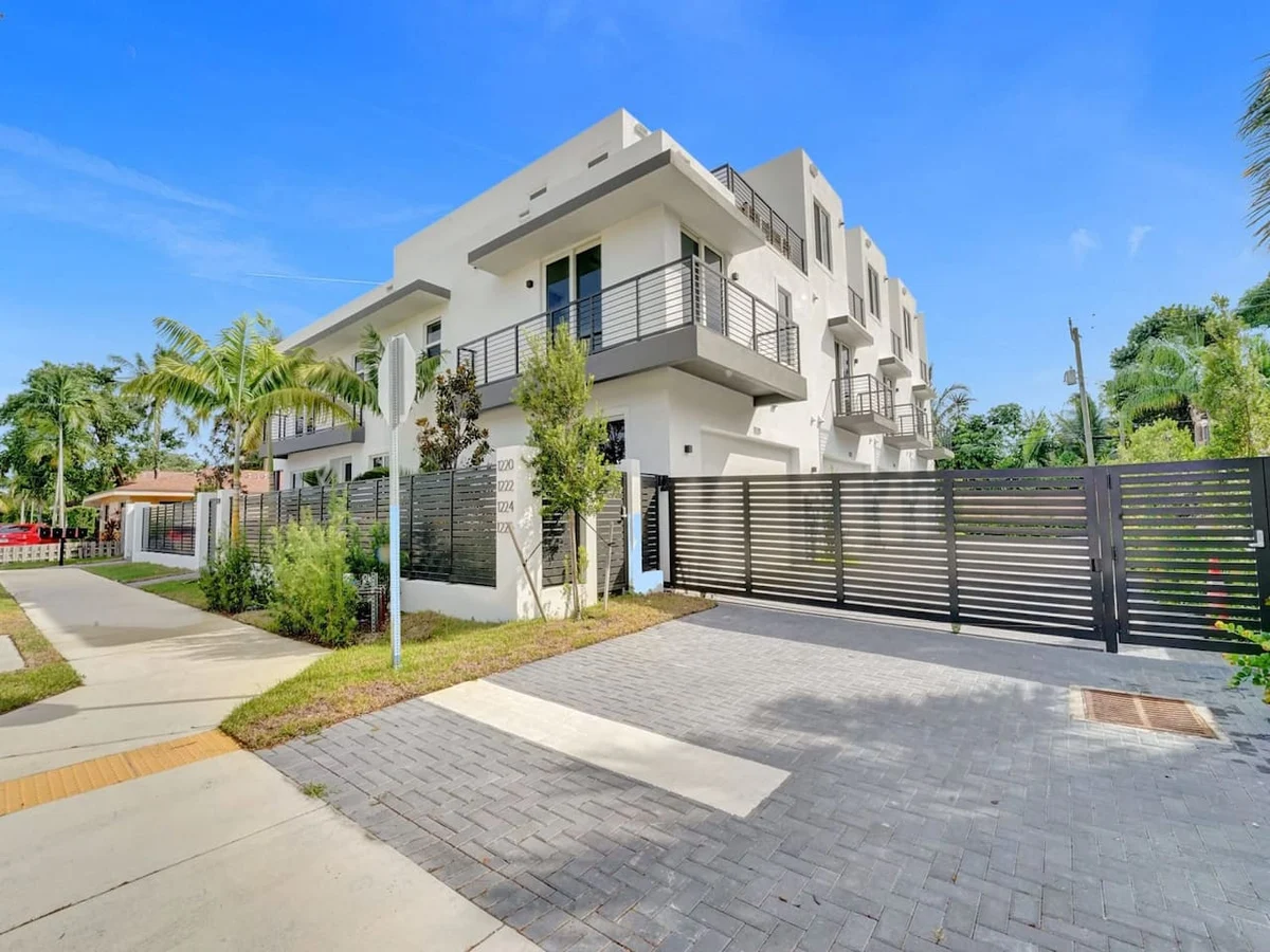 New 2023 Luxe Modern Home with Pool #117