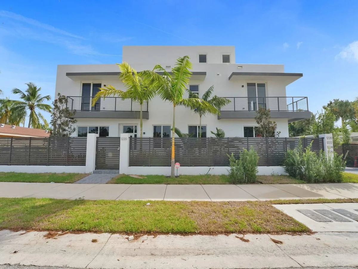 New 2023 Luxe Modern Home with Pool #125