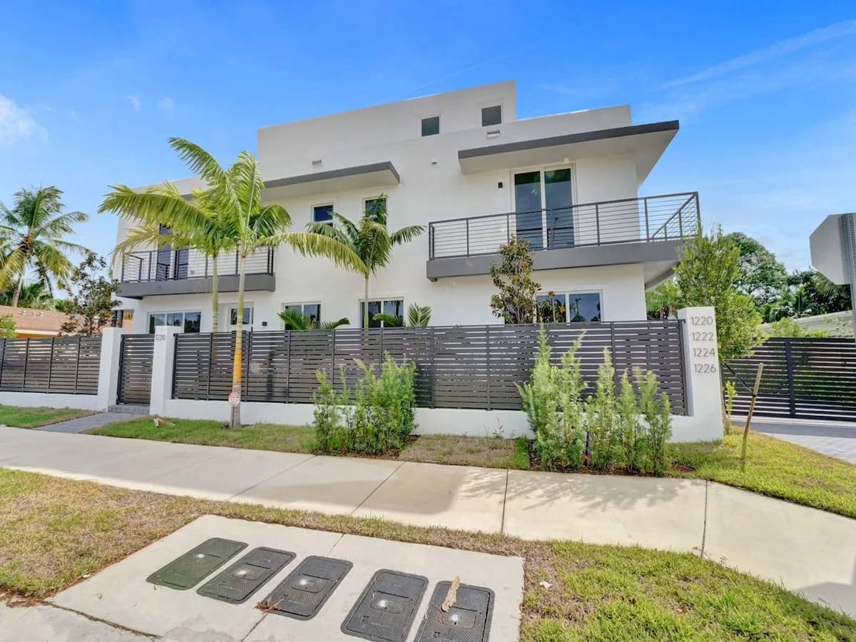 New 2023 Luxe Modern Home with Pool #138