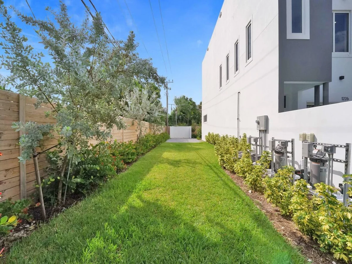 New 2023 Luxe Modern Home with Pool #20