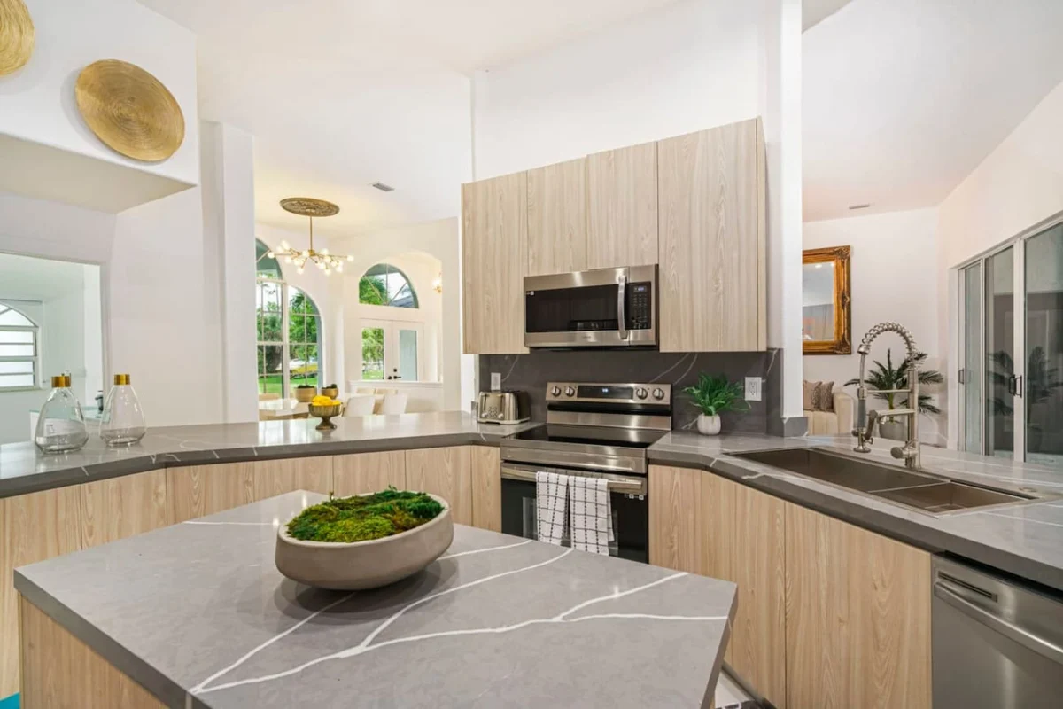Newly Designed Renovated Luxe 8 BR Heated Pool #30