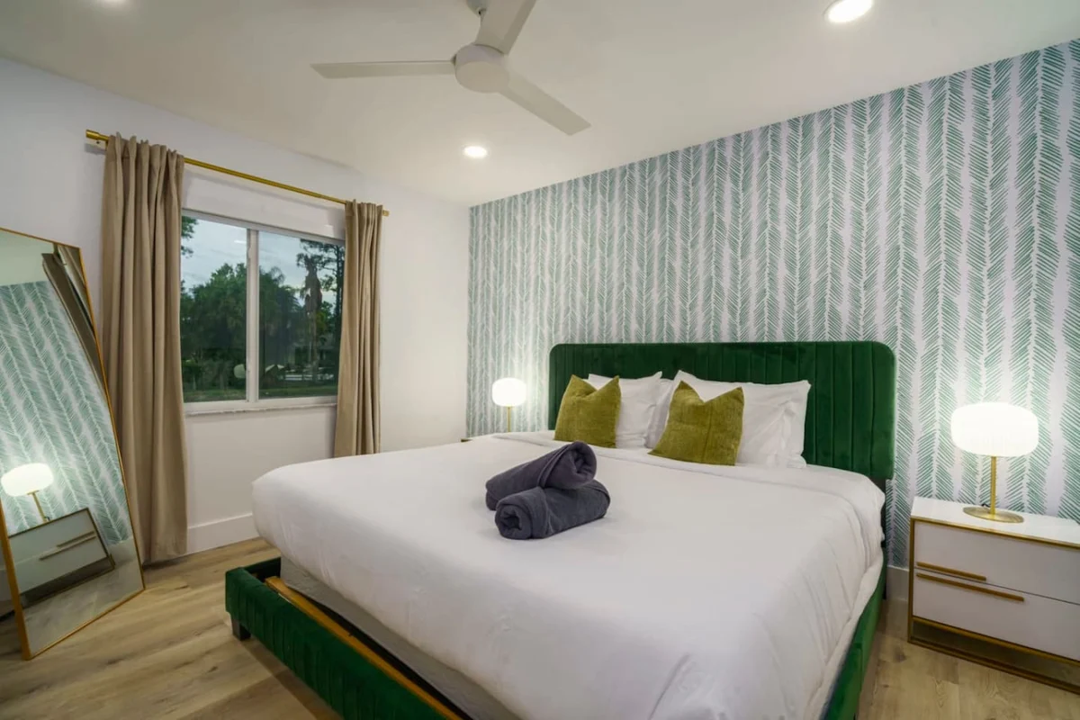 Newly Designed Renovated Luxe 8 BR Heated Pool #61