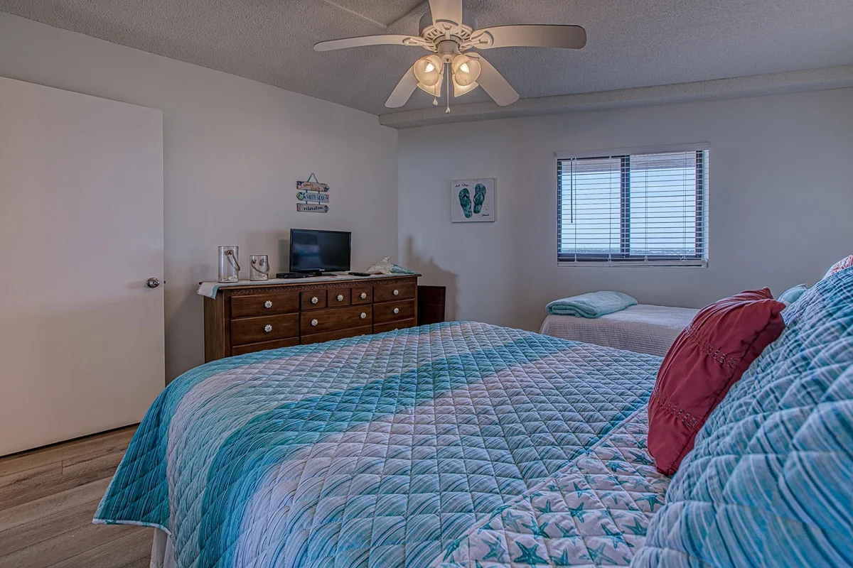 Bedroom 1 image 1