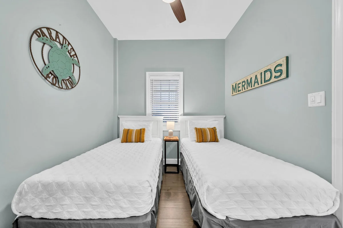 Bedroom 1 image 1
