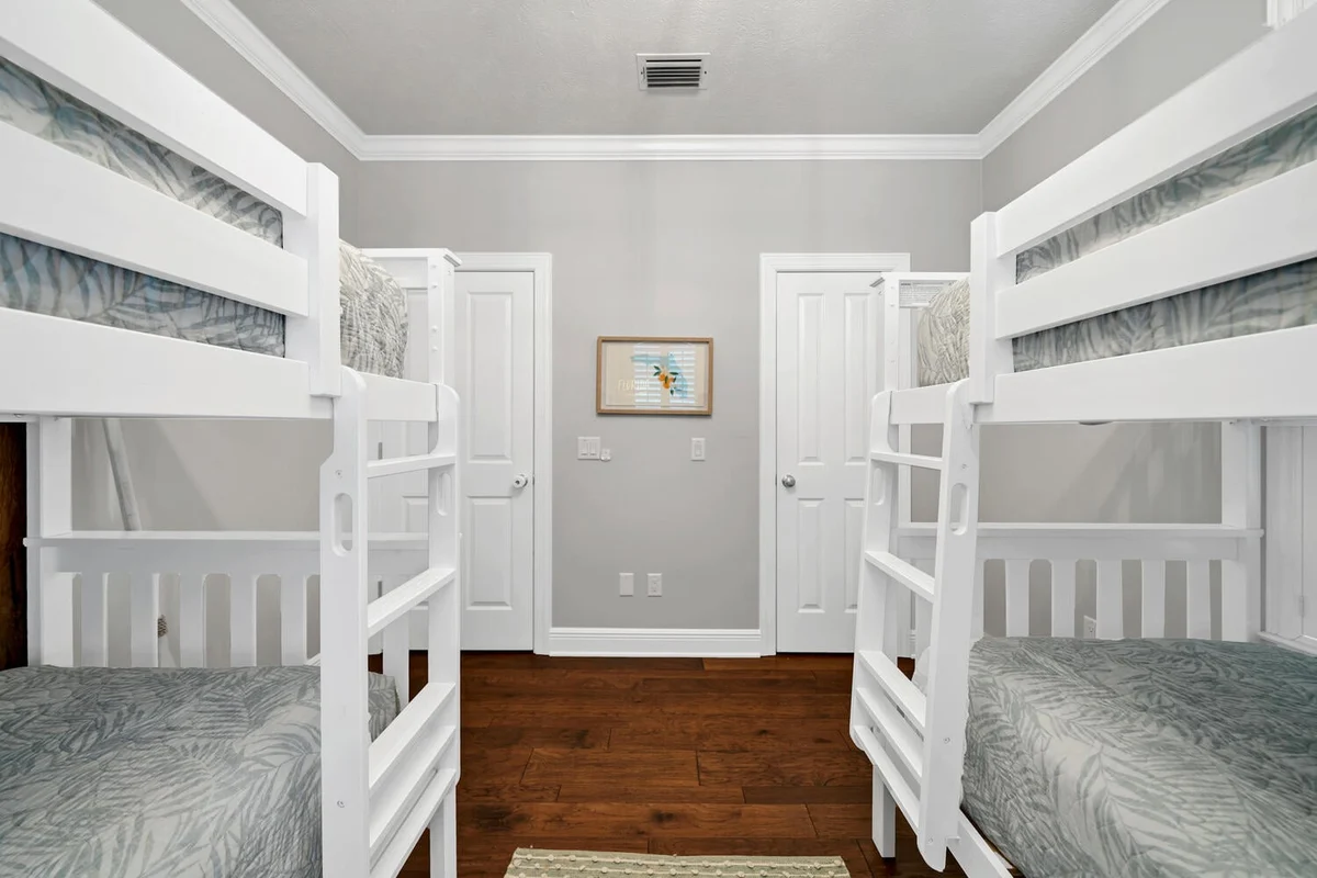 Bedroom 3 image 1