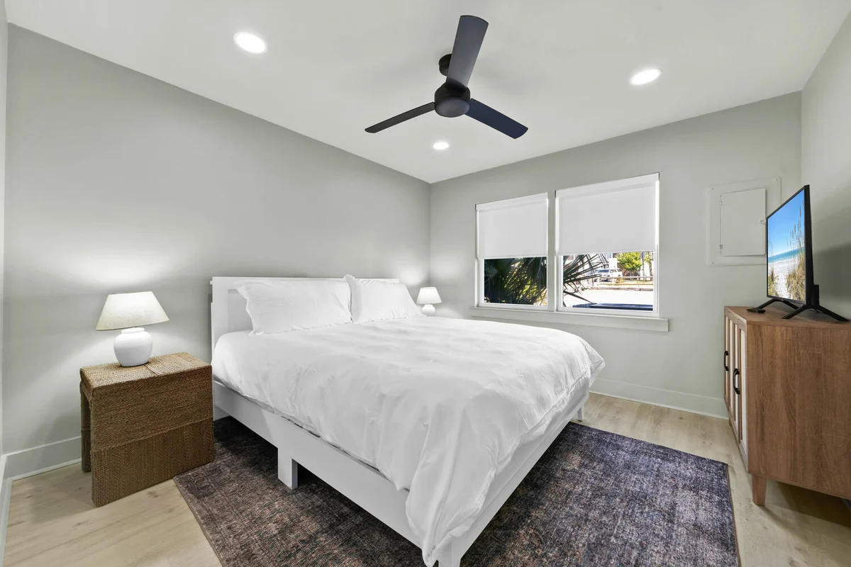 Bedroom 1 image 1