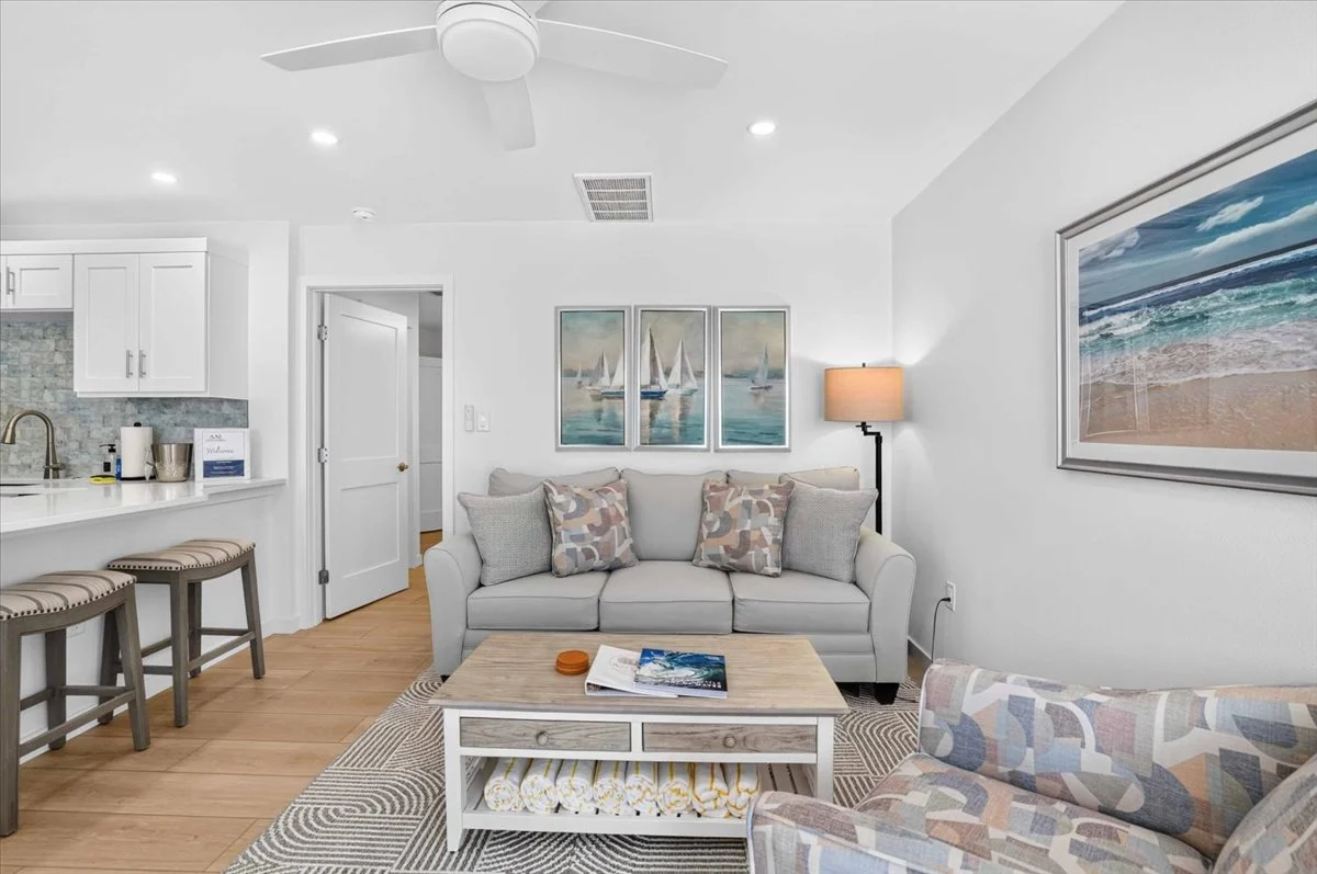 Condo in Bradenton Beach property photo 5