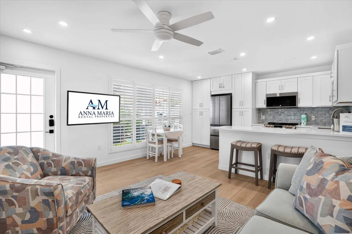 Condo in Bradenton Beach property photo 2