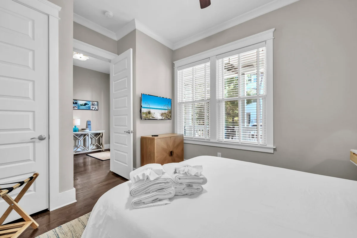 Bedroom 1 image 1