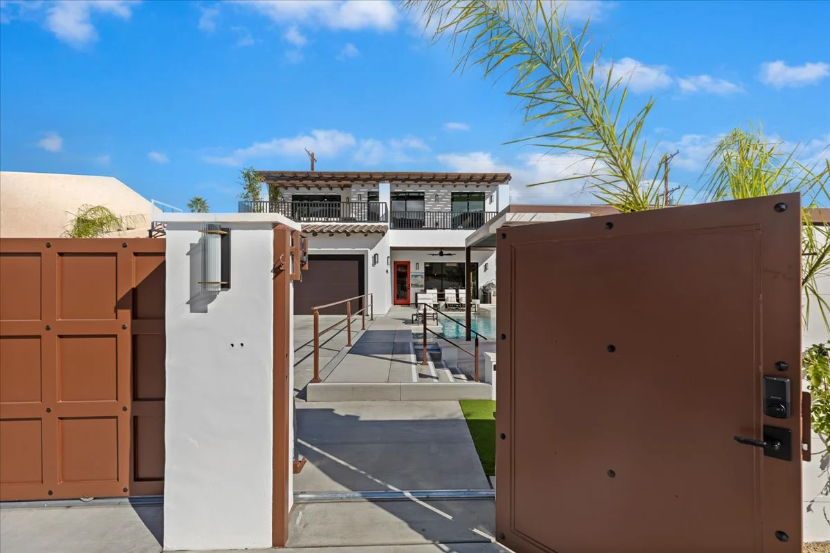 Home in La Quinta property photo 2