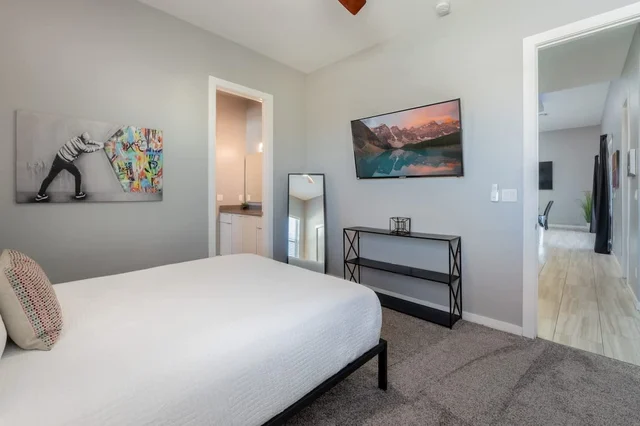 Bedroom 1 image 1