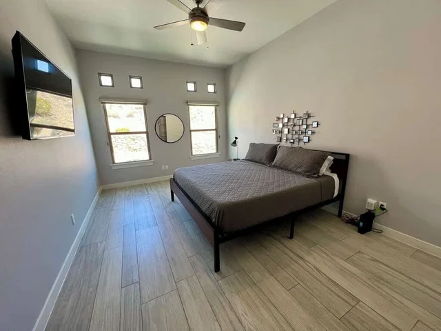 Bedroom 2 image 1