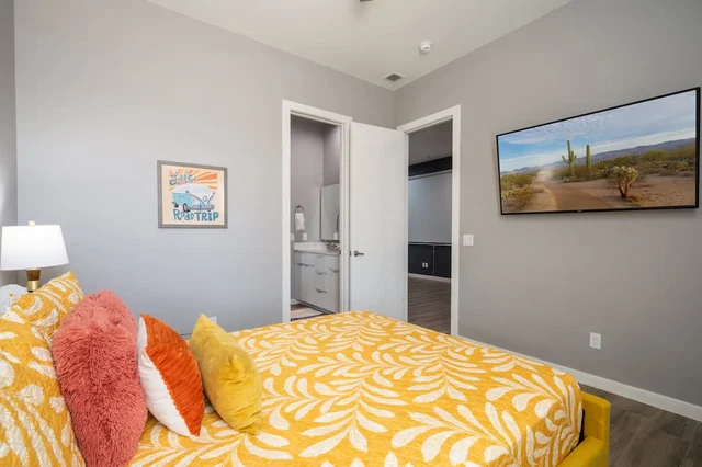 Bedroom 3 image 1