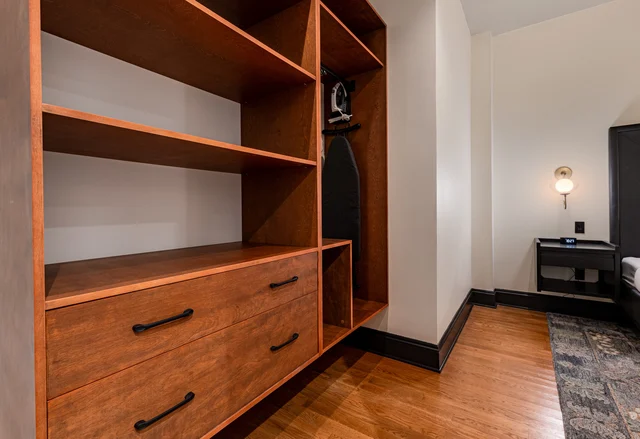 Bedroom 5 image 1