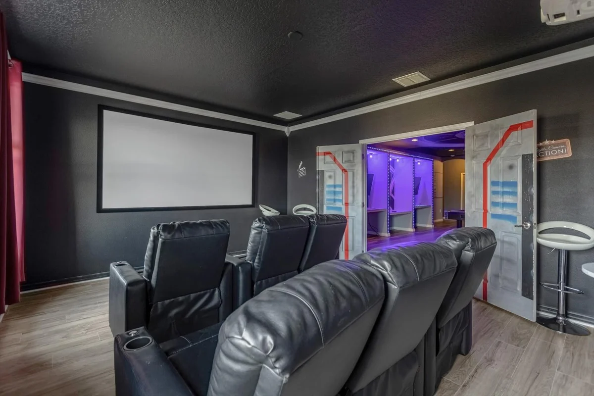 Private Theater! Star Wars! Water Slide! 6020
