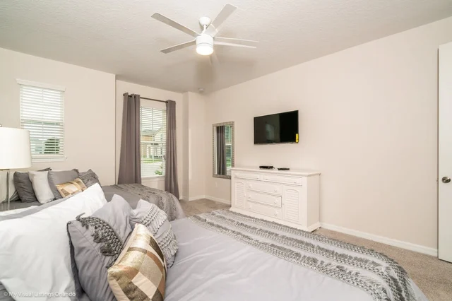 Bedroom 5 image 1