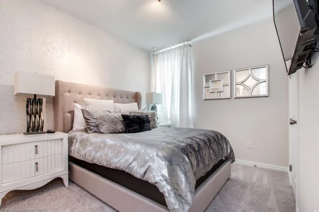 Bedroom 5 image 1