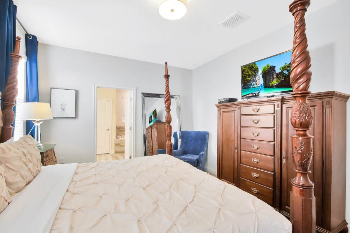 Mega Mansion! Movie Theater! 9 Mi 2 Disney! 9040 #4