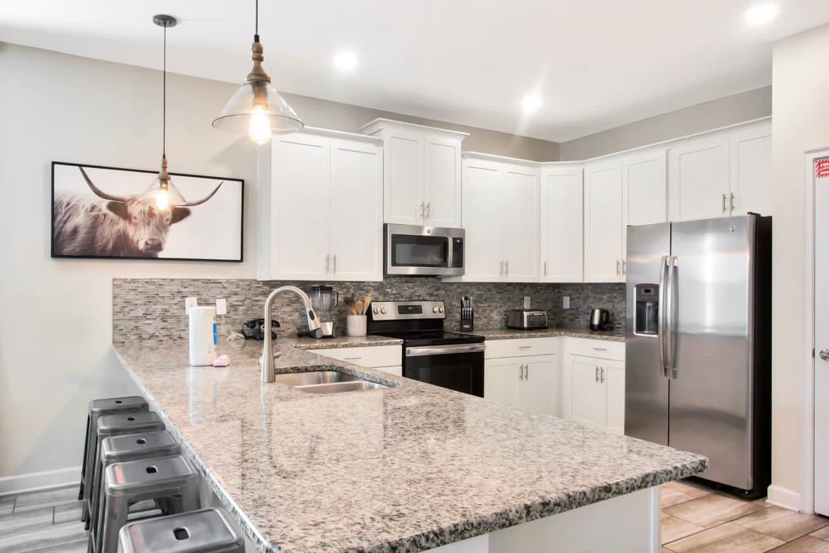 Mega Mansion! Movie Theater! 9 Mi 2 Disney! 9040 #8