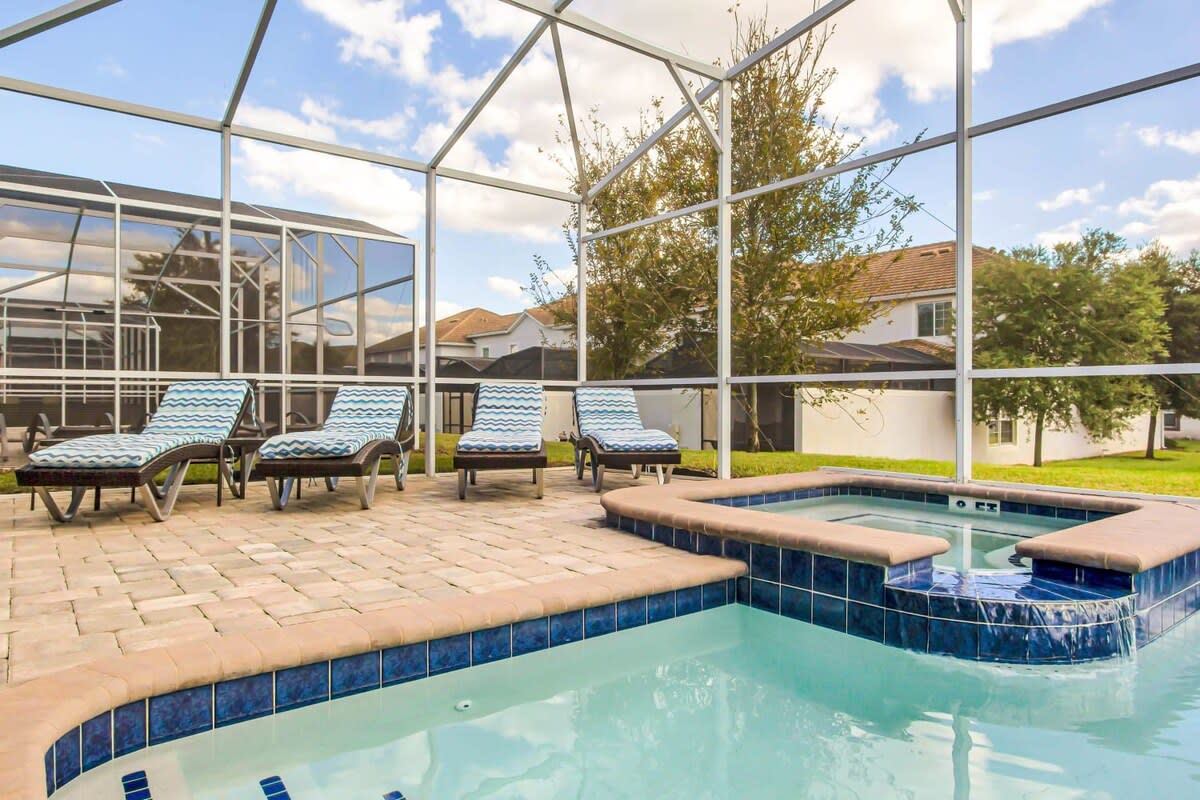 Mega Mansion! Movie Theater! 9 Mi 2 Disney! 9040 #17