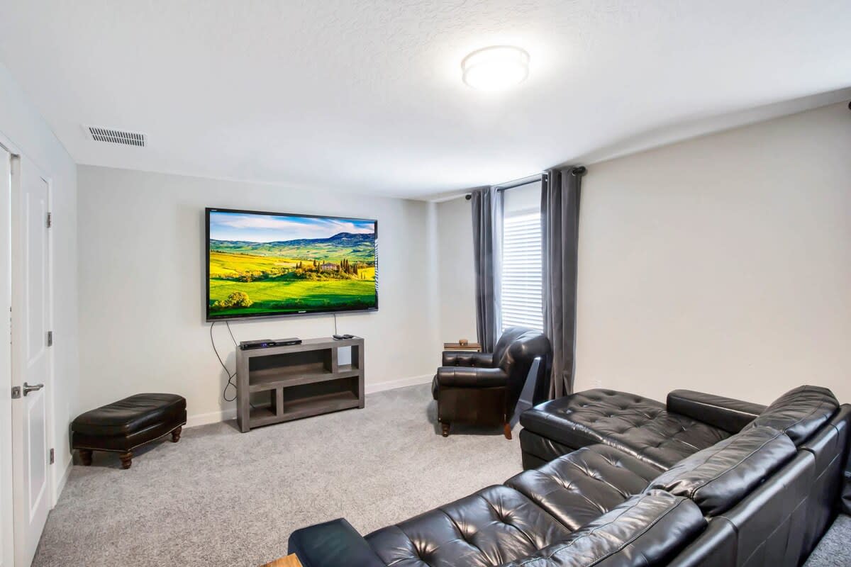 Mega Mansion! Movie Theater! 9 Mi 2 Disney! 9040 #58