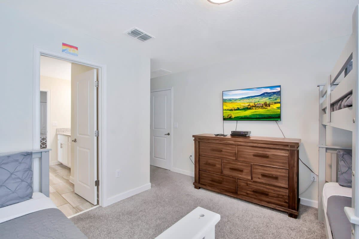 Mega Mansion! Movie Theater! 9 Mi 2 Disney! 9040 #31