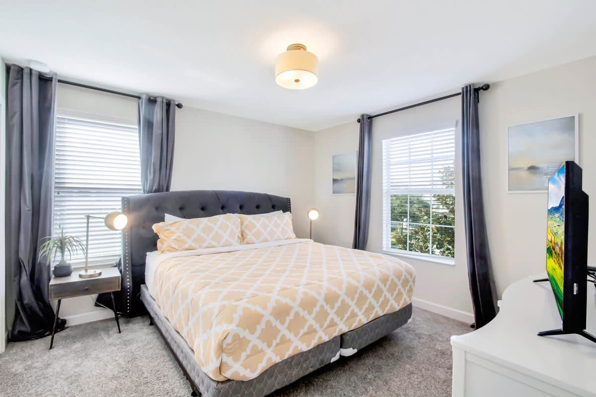 Mega Mansion! Movie Theater! 9 Mi 2 Disney! 9040 #33