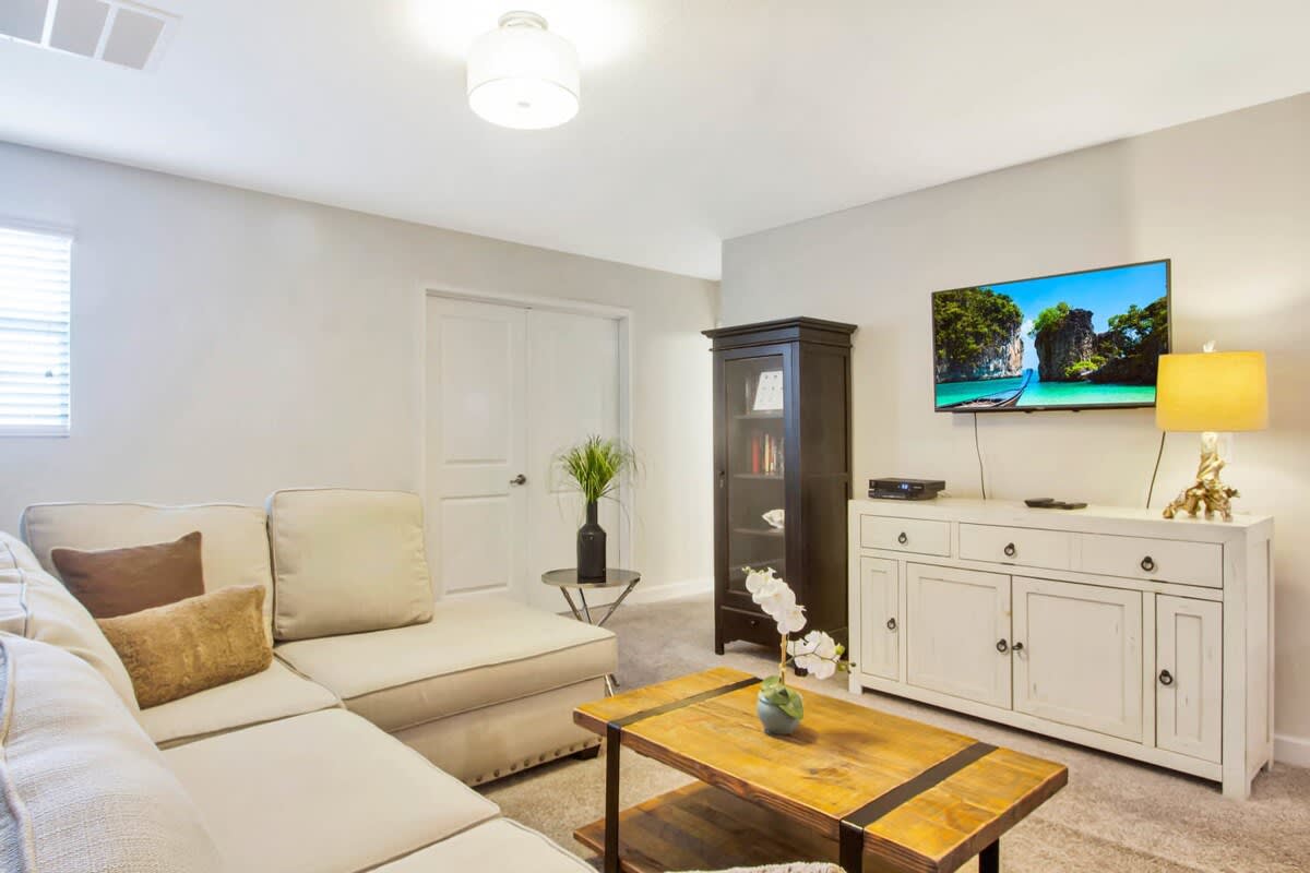 Mega Mansion! Movie Theater! 9 Mi 2 Disney! 9040 #70