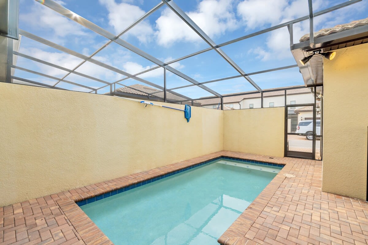 Pool Table! Lazy River! Resort 6 mi 2 Disney! 9045 #102