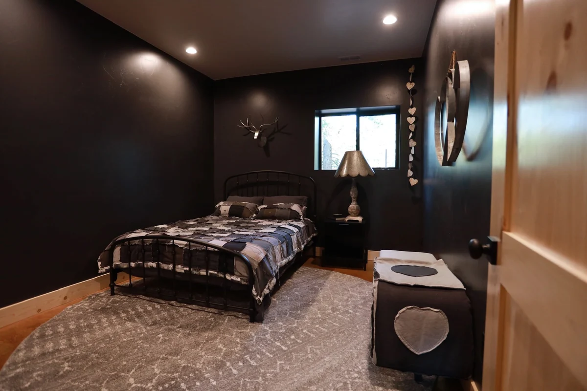 Black Copper Cabin #78