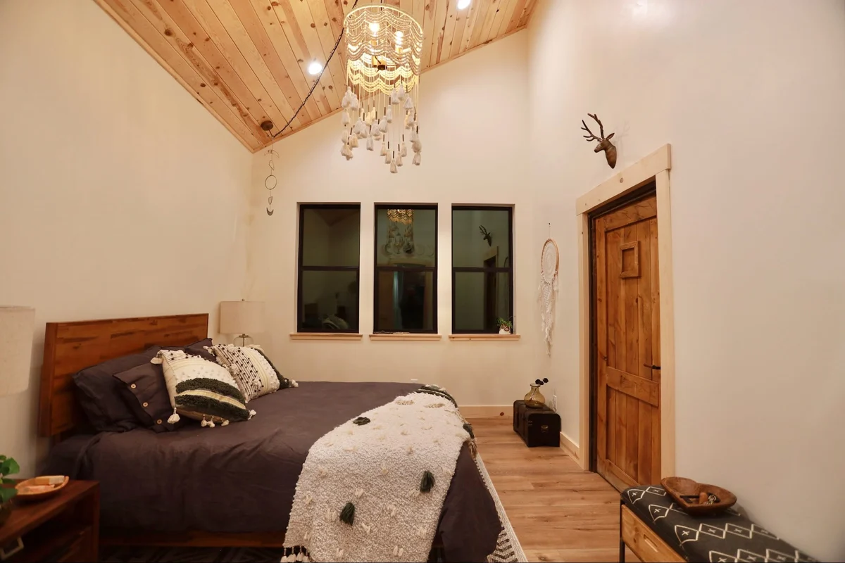 Black Copper Cabin #101