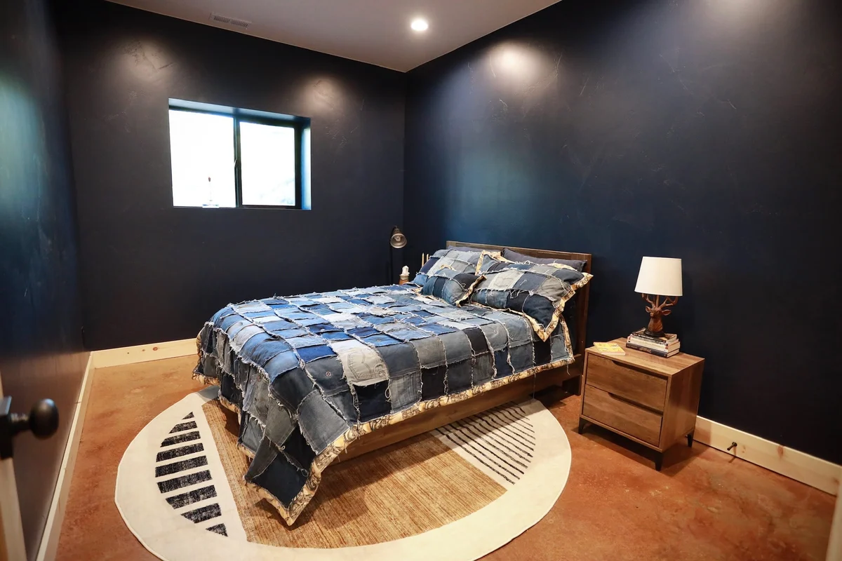 Black Copper Cabin #128
