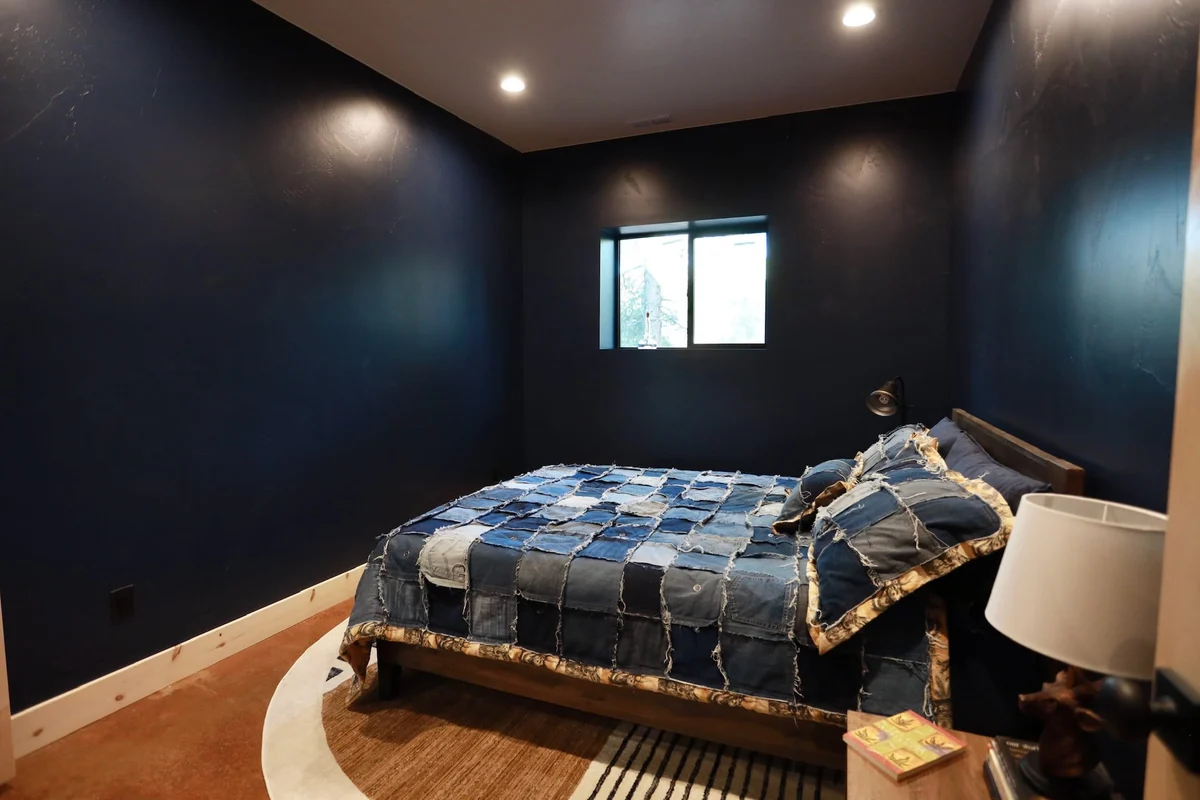 Black Copper Cabin #117