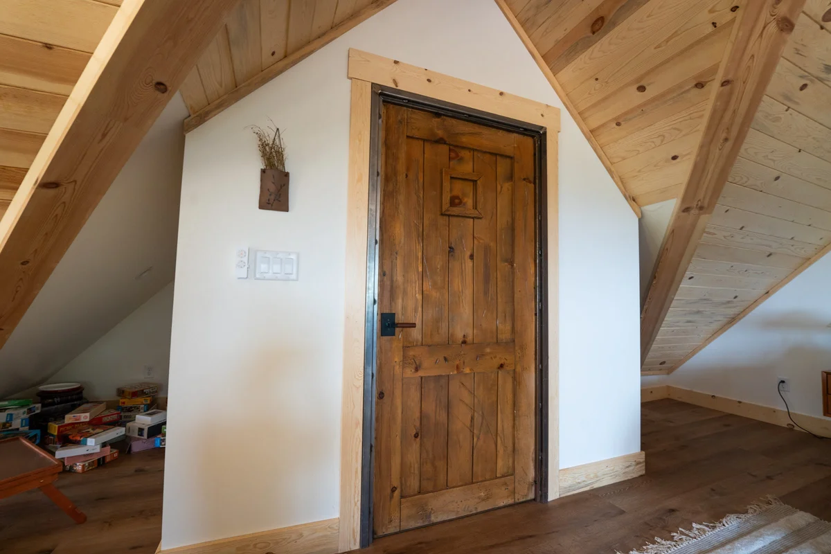 Black Copper Cabin #143