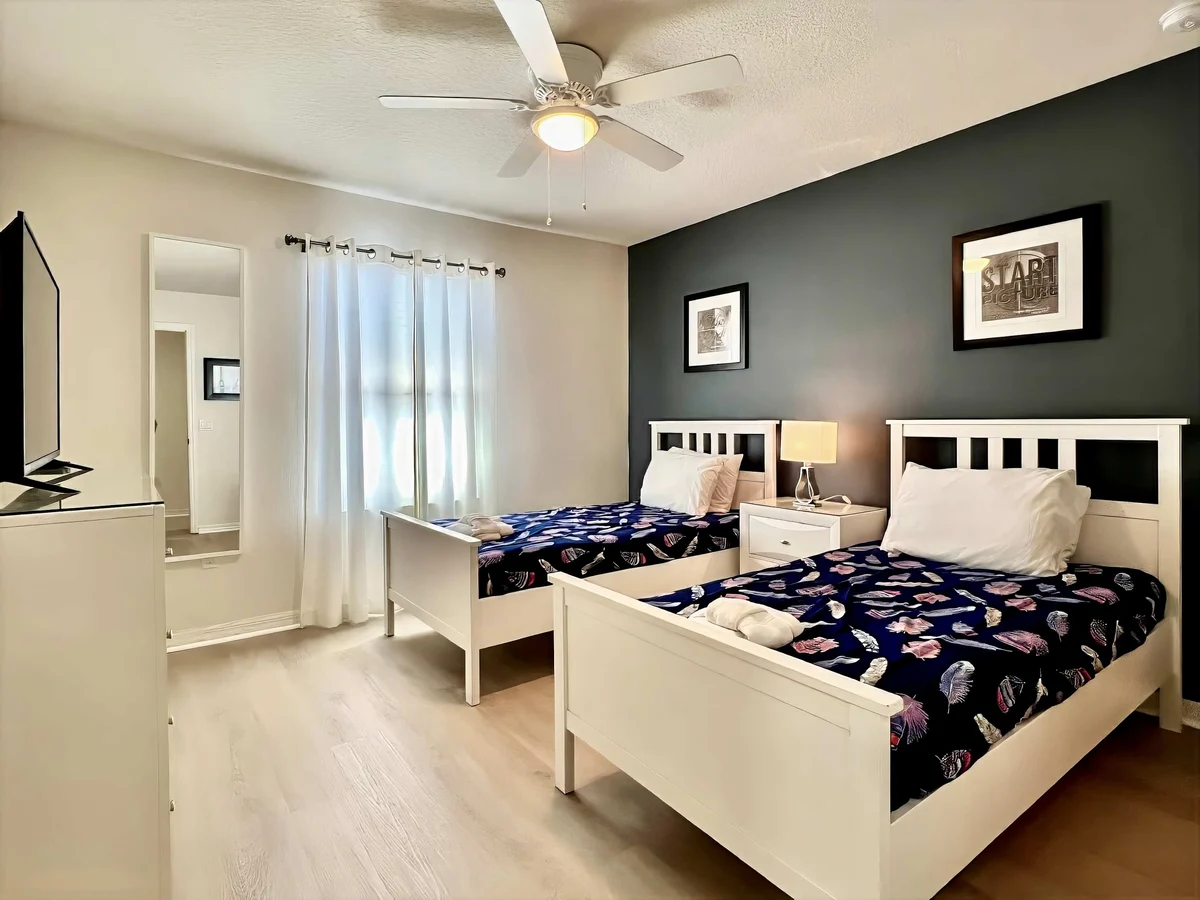 Bedroom 5 image 1