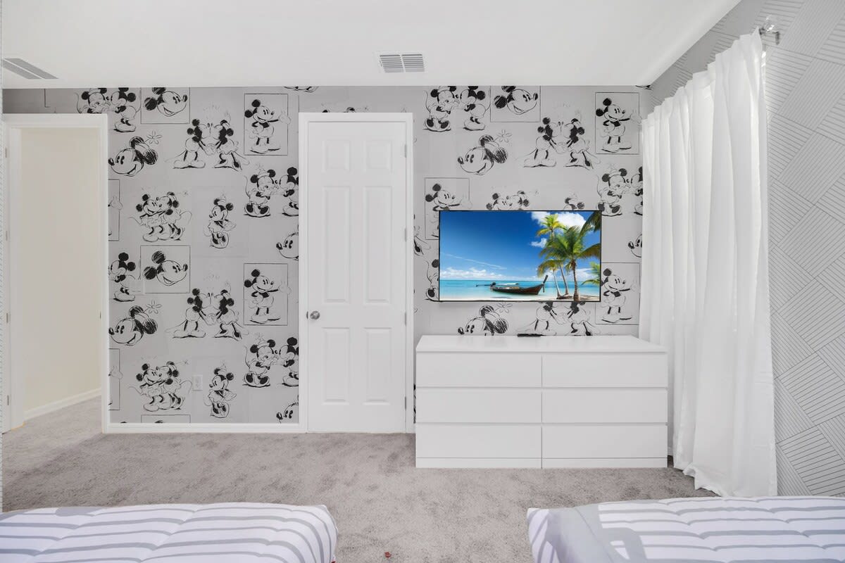 Minions Arcade! Resort 7 mi 2 Disney! 1565 #2