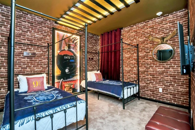 Bedroom 5 image 1