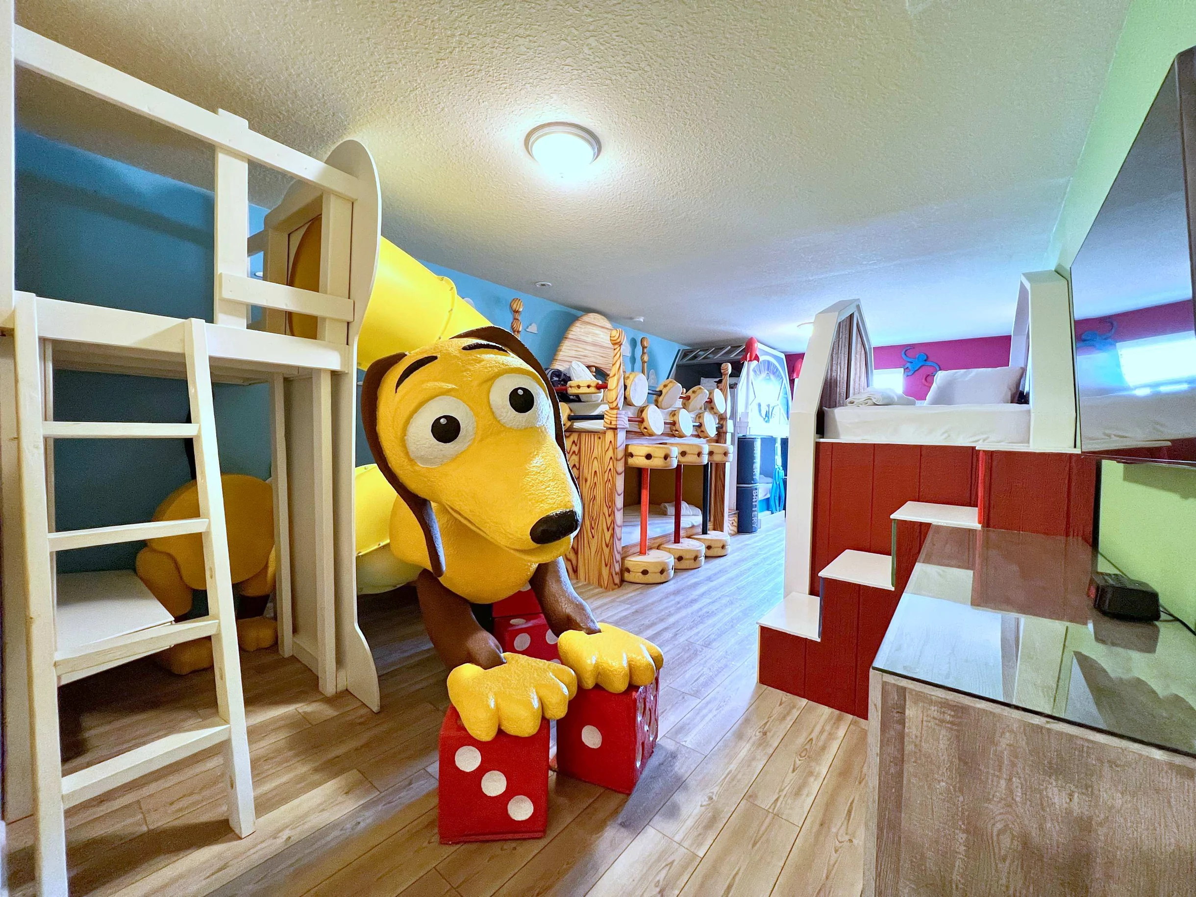 2-Story Slide! Movie Theater! Rock Wall! 3229 #4