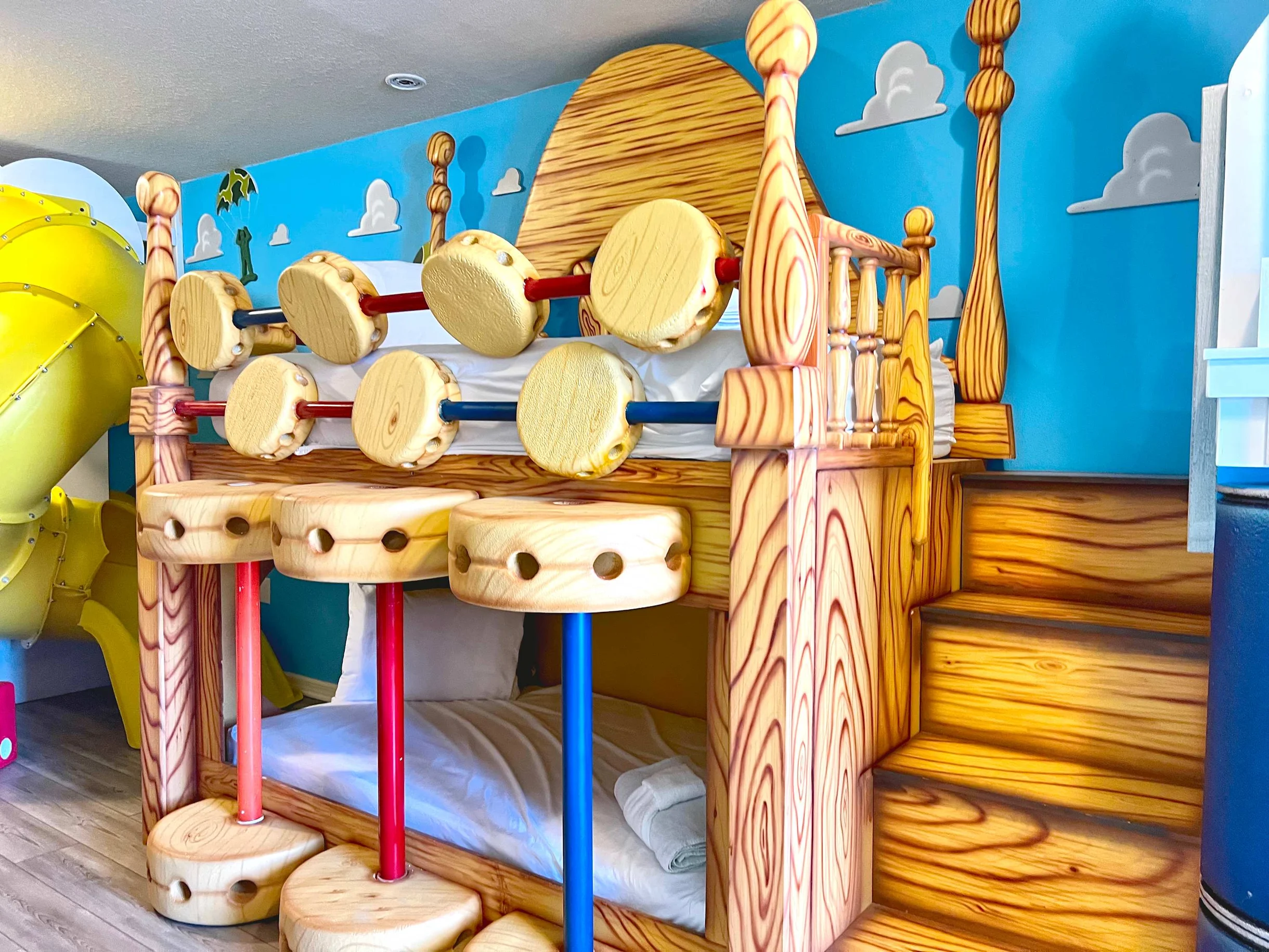 2-Story Slide! Movie Theater! Rock Wall! 3229 #35
