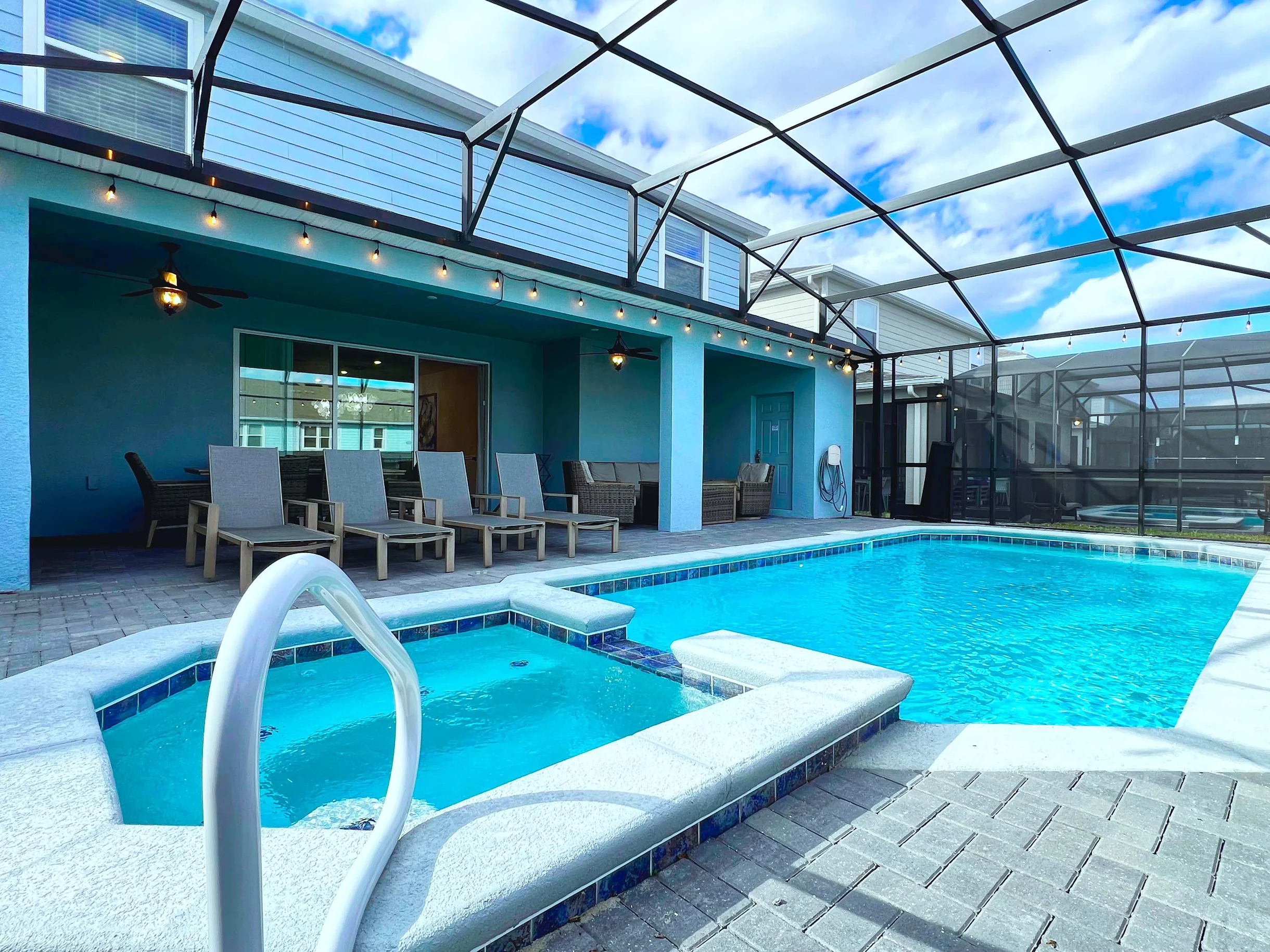 2-Story Slide! Movie Theater! Rock Wall! 3229 #88