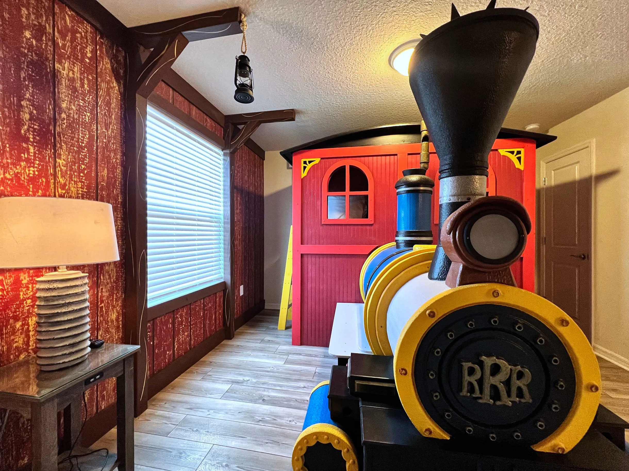 2-Story Slide! Movie Theater! Rock Wall! 3229 #42