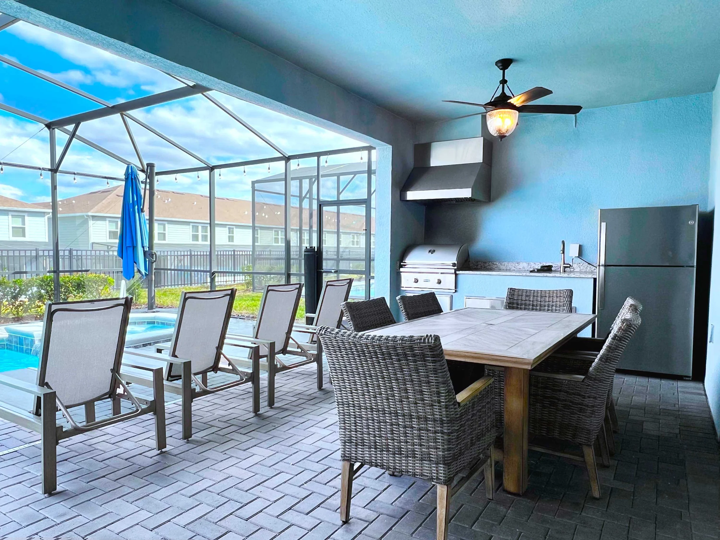 2-Story Slide! Movie Theater! Rock Wall! 3229 #100