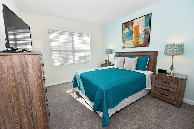 Bedroom 5 image 1