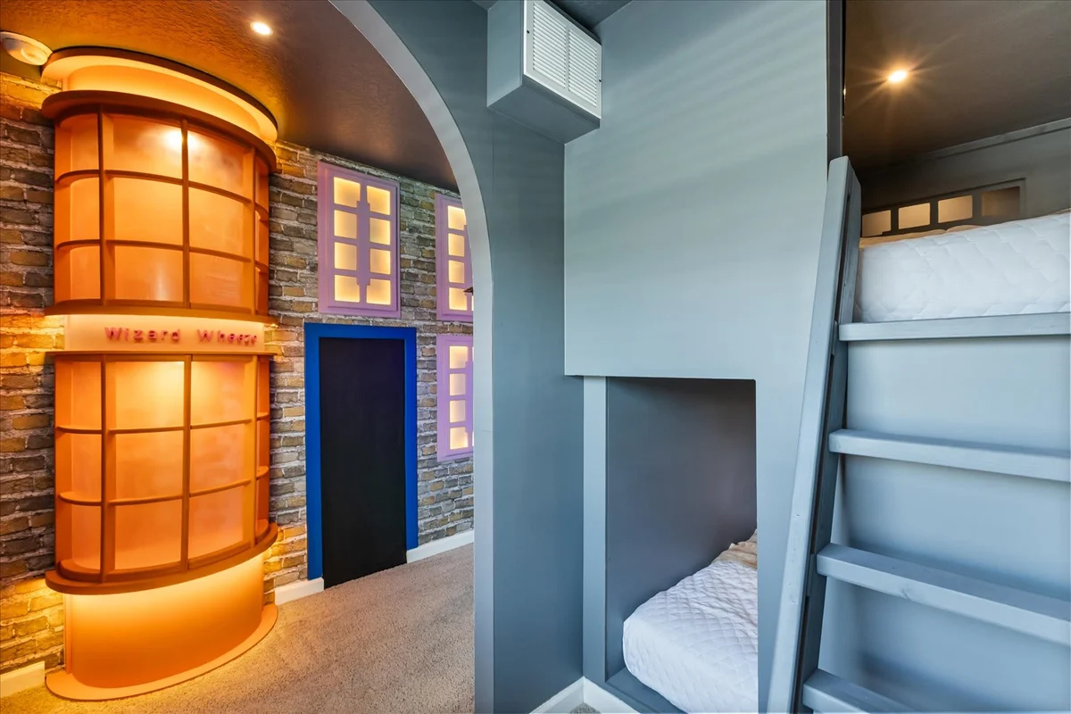 Real R2D2-Theater-Gameroom-7 mi 2 Disney-2304 #82