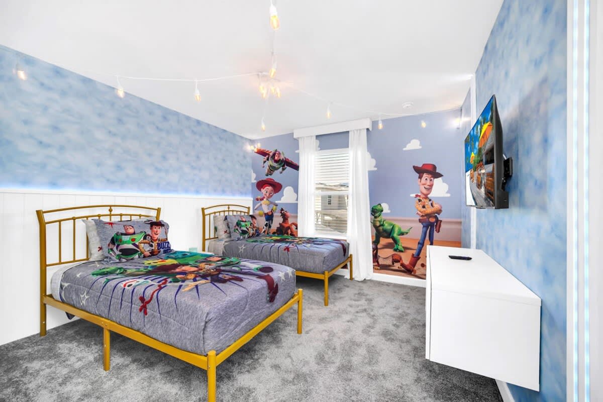 Toy Story! Value! Epic Resort 6 mi 2 Disney! 2444