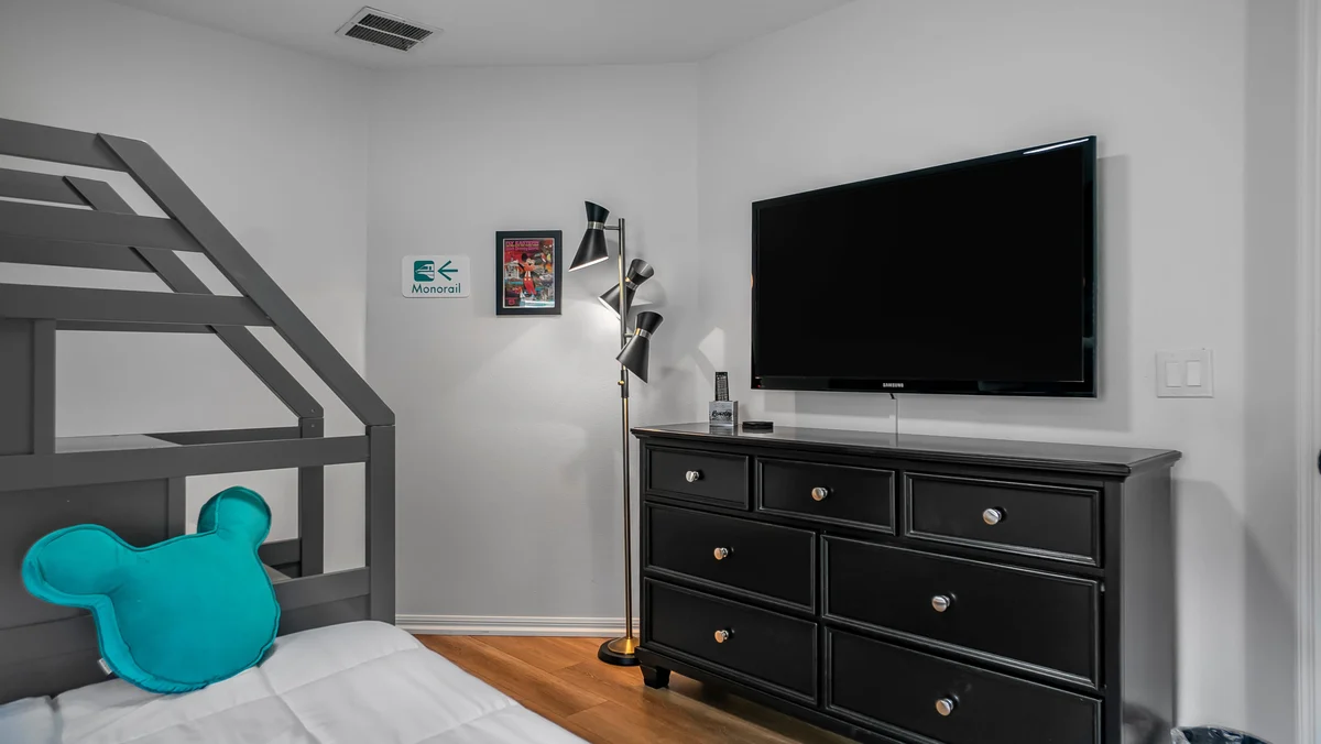 Bedroom 4 image 1