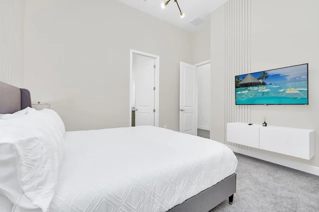 Bedroom 10 image 1