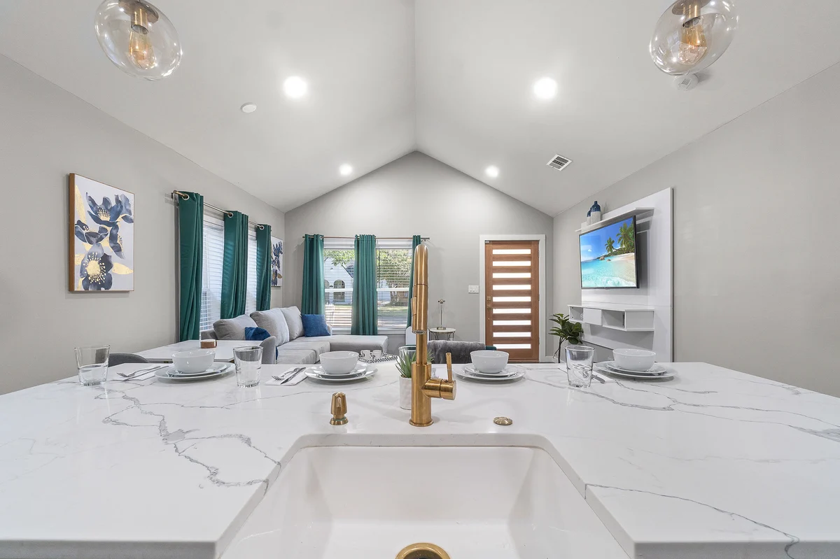 Townhome in Dallas property photo 3
