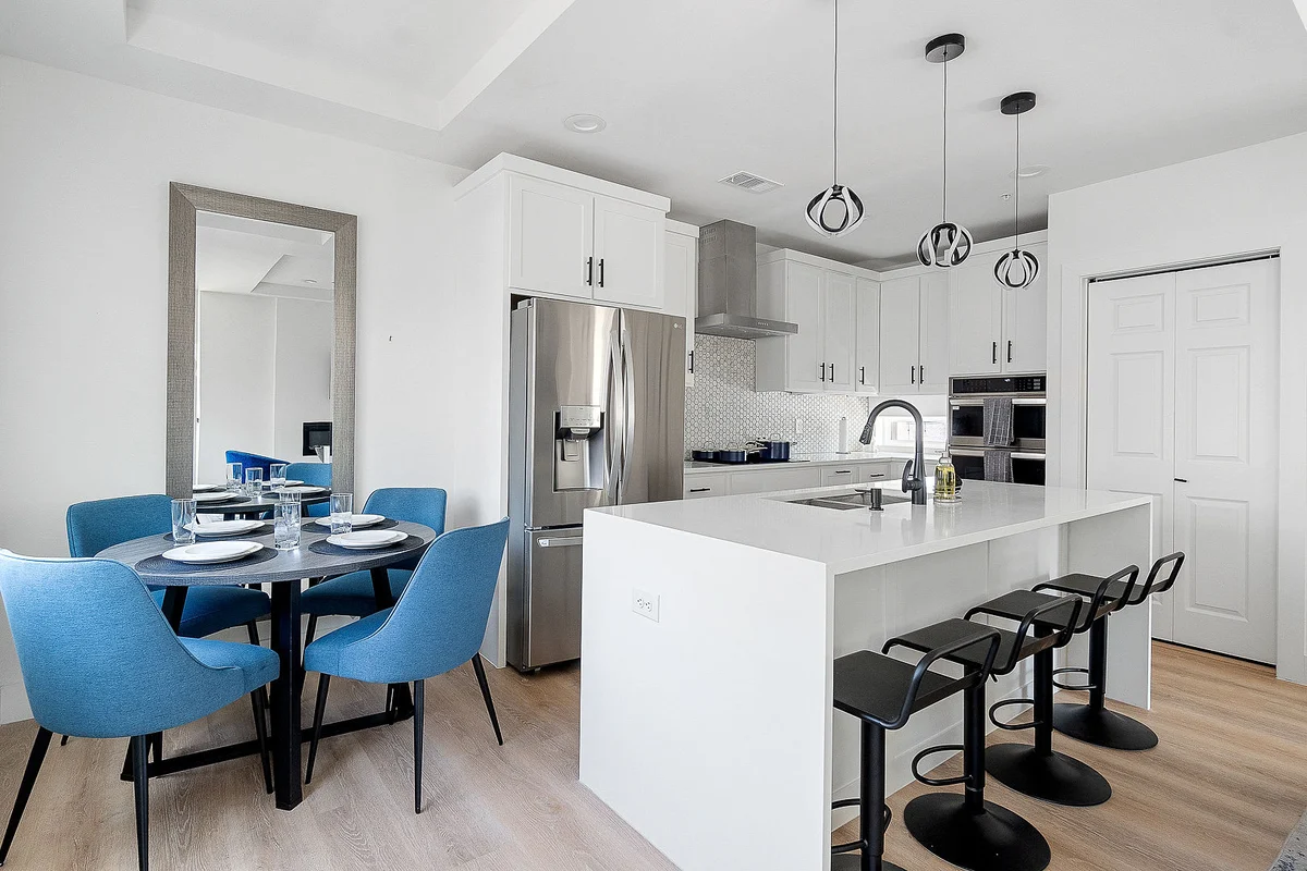 Modern Townhome - Rooftop &  Backyard Garage